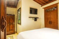 nDalem Kartowikoro 1835 - B&B Surakarta