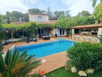 BELLE VILLA Piscine 120 m2, 8 pers, 3 belles chambres Près d'Aix-en-Provence - Bed and Breakfast Ventabren