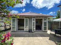 Cosy & new CNZhouse with yard - B&B