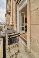 Charming Budapest Apartment with Parliament Views - B&B Budapest