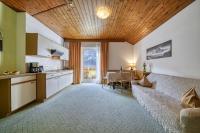 Apartment with Pool View 