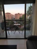Apartamento con balcón cerca del centro - B&B