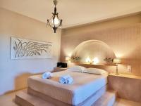 Deluxe One-Bedroom Beachfront Villa