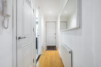 Modern Two Bed Apt with free Gated Parking Space - B&B