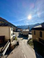 Celentino Apartment - close to the ski slopes PEIO - B&B Peio