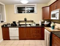 2 BR Spacious Ground Level Suite - Chambres d’hôtes Victoria