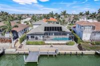Charming 4 Bed Waterfront Escape w/ Pool and Dock - B&B Marco Island