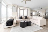 LUX Apt in Midtown with Skyline Views and FREE Parking - Bed and Breakfast Houston