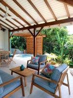 Le Colibri d'Acomat - Gîte avec piscine privée - Chambres d’hôtes Pointe-Noire