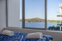 Lakefront Modern 2 BDR Apartment with 2 Parking Kingston - Chambres d'hôtes Kingston