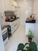 beachfront room with double bed and AC in a shared apartment - B&B Rio de Janeiro