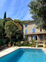 Villa les Volets Bleus an authentic house in the heart of the city center - B&B Fontaine-de-Vaucluse
