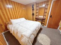 Chambre Double ou Lits Jumeaux avec Salle de Bains Commune