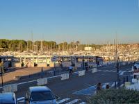 Résidence l'ACCALMIE- Appartement pour 4 personnes proche du port de pêche - Chambres d’hôtes