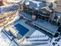 Top Floor Deer Valley Gondola Lakefront Condo- Great views - B&B Heber