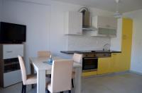 Apartamento de 2 dormitorios con balcón