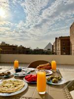 Luca pyramids view - B&B El Cairo