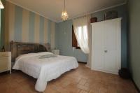 Apartment with Mountain View