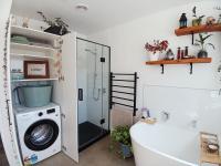 Colorful Latin-inspired Home Near the Beach - B&B Papamoa