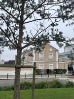Family's house - Villa proche de la vallée village et Disneyland paris ,2 parkings, air condition - B&B