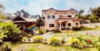 Chateau La Princesa with cozy garden & bar - B&B