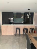 Modern and Spacious 4 bedroom Home only 2yo - B&B New Plymouth