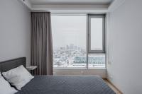 Deluxe One-Bedroom Apartment with Harbour View
