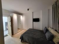 Monolocale con Divano-Letto