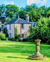 Powis House Mid Cottage - Bed and Breakfast