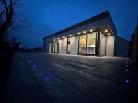 Lowern, Luxury Lodge with Hot Tub and Games Room - B&B