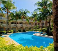 Ground Floor Apartment with 2 bedrooms and 2 bathrooms opposite pool - B&B