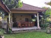 Middle rooms surfhomestay - B&B Banjar Yehsatang
