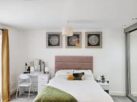 Beautiful 2 Bed House, Central spot with free parking - B&B Wakefield