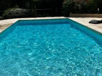 Villa de charme en campagne avec piscine privée et nature luxuriante - B&B