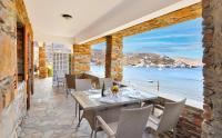 Amazing 2 bedroom apartment overlooking the Marina of Vourkari - Chambres d'hôtes Vourkárion