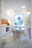 Pentru plata numerar cautati pe G00gle CERONAV CityCenter - DisneyTV!! - B&B