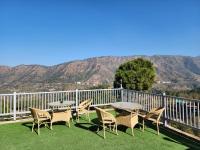 kasauli Countryside inn with Pool by Kasauli Vista - Bed and Breakfast