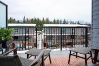Knuckle Hucks by Revelstoke Vacations - Chambres d’hôtes Revelstoke