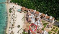 2BR Beachfront Cadaques Caribe - B&B