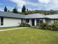 Luxury Ludemann Lodge Apartment - B&B