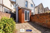 Comfy 3bed House By StirkMartin Stays Short Lets & Serviced Accommodation Cardiff With Free Parking & 8mins to City Centre - B&B Cardiff