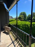 Luxury garden apartment under the Castle, Dover - B&B