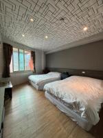Vierbettzimmer mit Dusche
