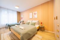 Spacious 3BR - 2 Parking Spots, Full Kitchen, by Gravity Prague - B&B Prague
