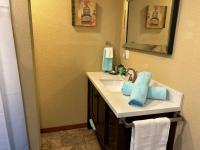 Queen BR home, walk to Marina, food truck, trails - Chambres d'hôtes Holiday Island