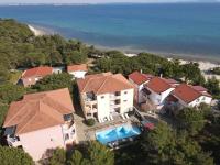 Adria apartments with swimming pool - Bed and Breakfast Vir