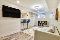 1 Mi to University of Chicago Urban Escape! - B&B
