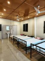 Tulip Inn - 2BHK Rooftop AC Near Kamakhya - B&B Guwahati