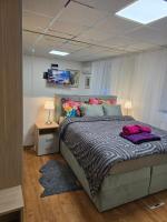 APARTMAN LAVANDA ZAGREB 57 Square Meters 2 Bedrooms Free Parking Self Check-in - Chambres d'hôtes Zagreb