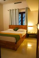 Deluxe Double Room (2 Adults + 1 Child)